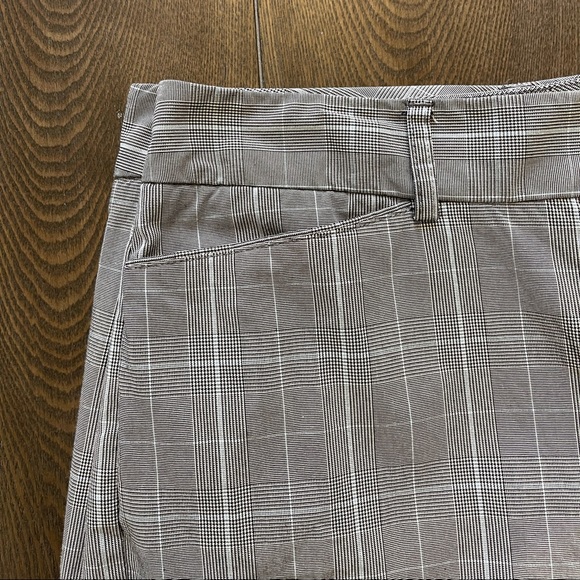 Dockers Women’s Capri Plaid Pants.  Size 12P - Picture 9 of 10